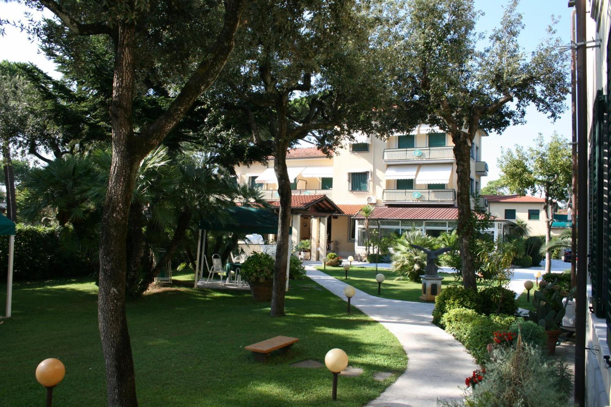 Hotel Verdemare Marina di Pietrasanta Exteriör bild