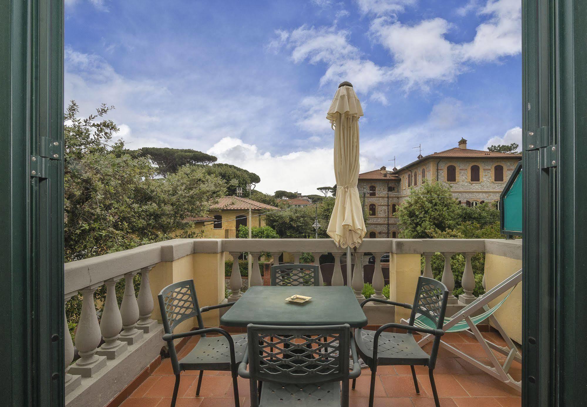 Hotel Verdemare Marina di Pietrasanta Exteriör bild