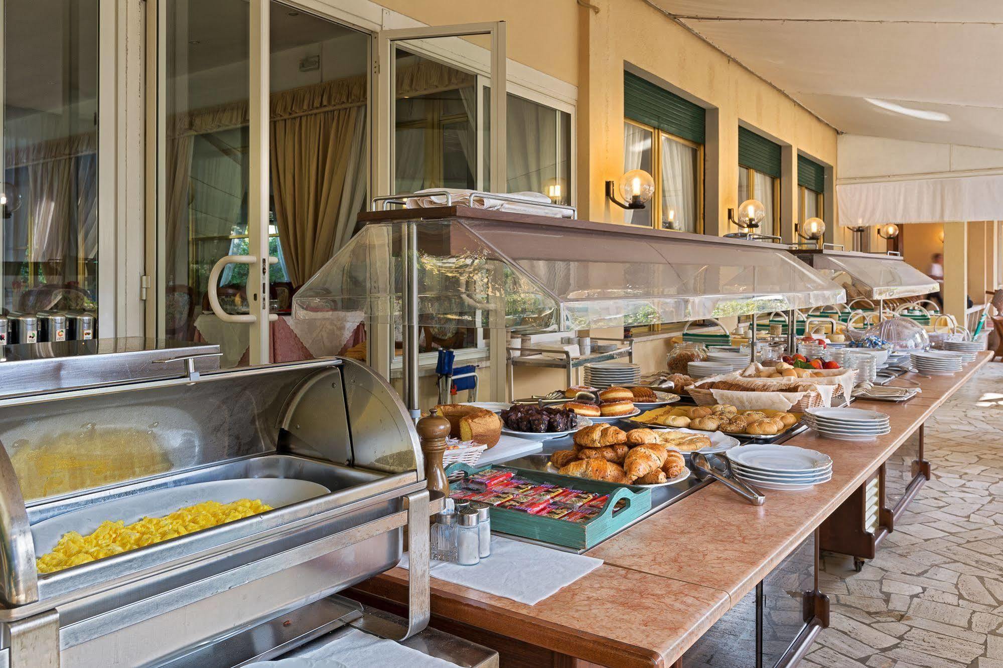 Hotel Verdemare Marina di Pietrasanta Exteriör bild